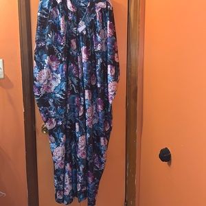 CARRIAGE COURT LOUNGE GOWN Size OS fits most